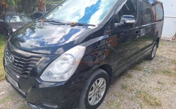 HYUNDAI H-1 2.5 AT