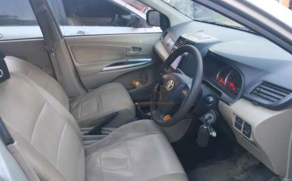 TOYOTA AVANZA
