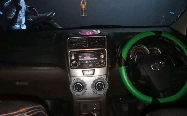 TOYOTA  AVANZA  G