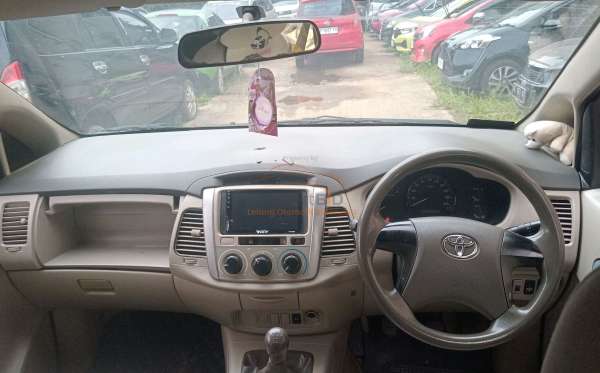 TOYOTA INNOVA
