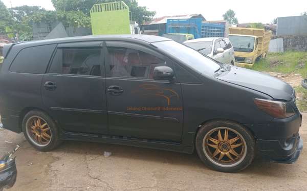TOYOTA INNOVA