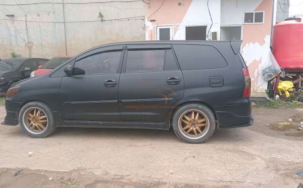 TOYOTA INNOVA