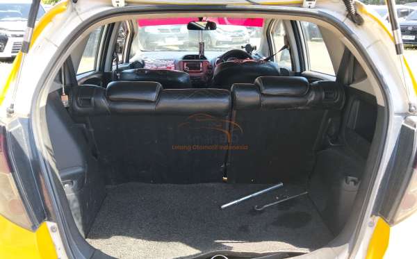 HONDA JAZZ GE8 1.5 E