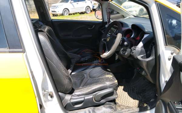 HONDA JAZZ GE8 1.5 E