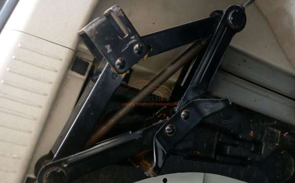 MAZDA BIANTE 2.0L 5 A/T