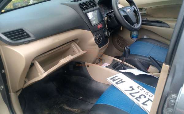 TOYOTA AVANZA