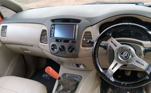 TOYOTA INNOVA G