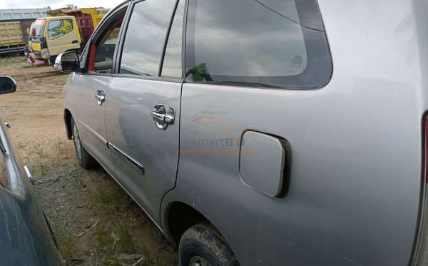 TOYOTA INNOVA G