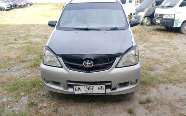 DAIHATSU XENIA