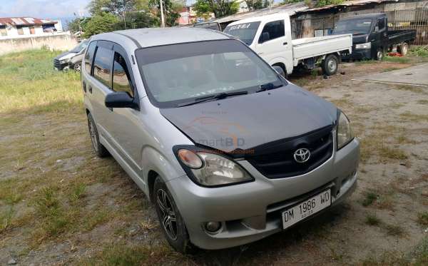 DAIHATSU XENIA