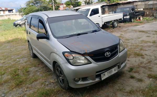DAIHATSU XENIA