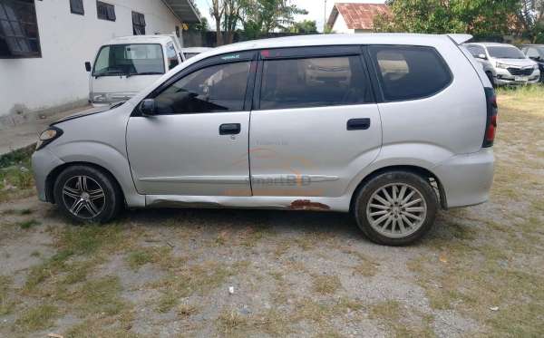 DAIHATSU XENIA
