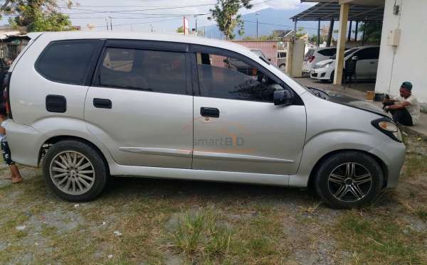 DAIHATSU XENIA