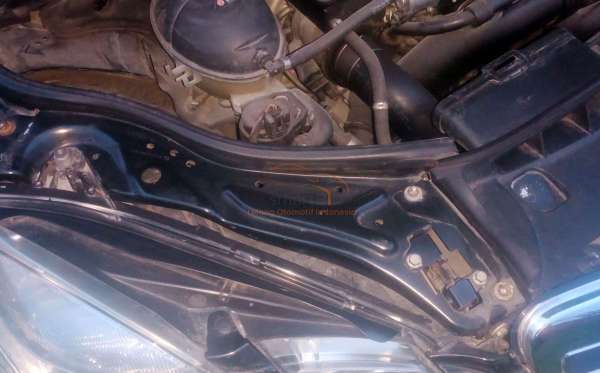 MERCEDES BENZ E 250 CGI