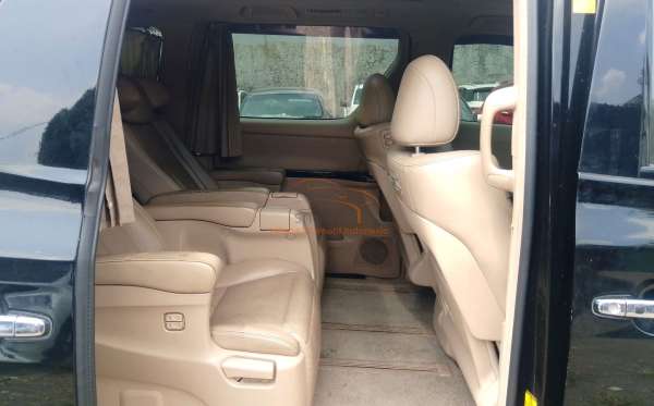 TOYOTA  ALPHARD  2.4