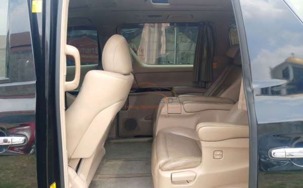 TOYOTA  ALPHARD  2.4