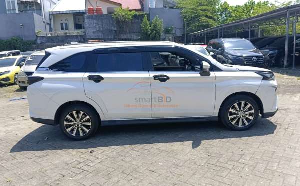 TOYOTA AVANZA