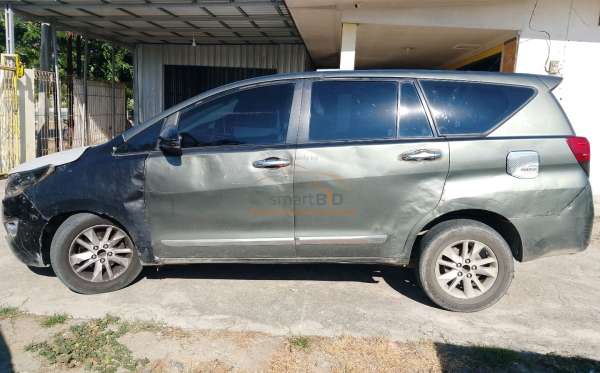 TOYOTA INNOVA G