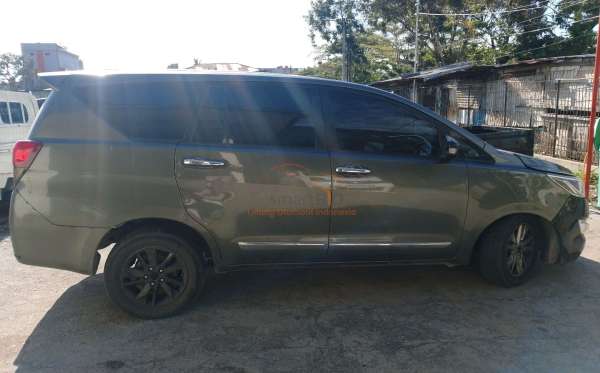 TOYOTA INNOVA G