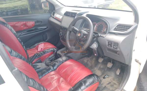 TOYOTA AVANZA