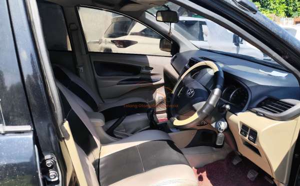 TOYOTA AVANZA