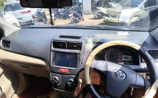 TOYOTA AVANZA