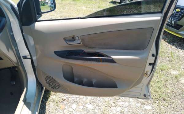TOYOTA AVANZA