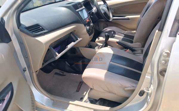 TOYOTA AVANZA