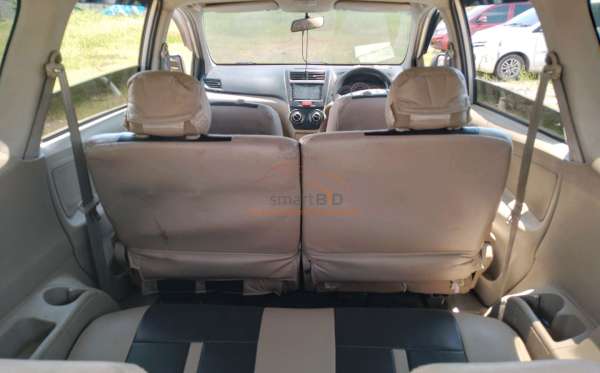 TOYOTA AVANZA
