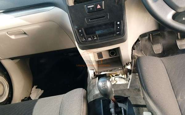 TOYOTA AVANZA 1.3 E