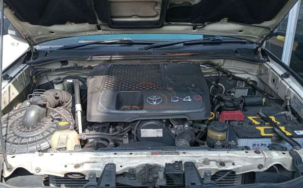 TOYOTA FORTUNER G 2.5