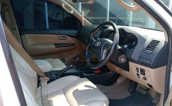 TOYOTA FORTUNER G 2.5