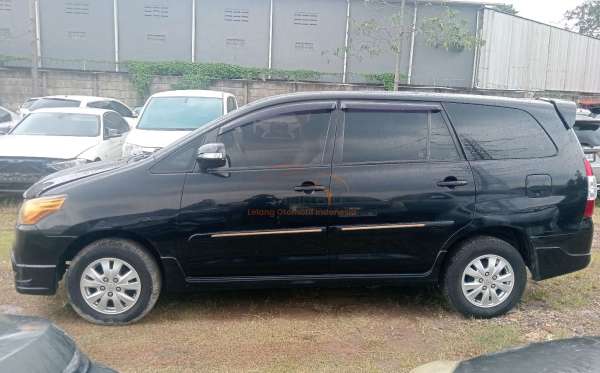 TOYOTA INNOVA G