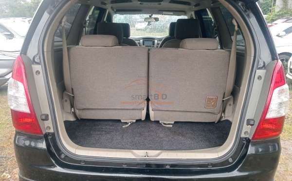 TOYOTA INNOVA G