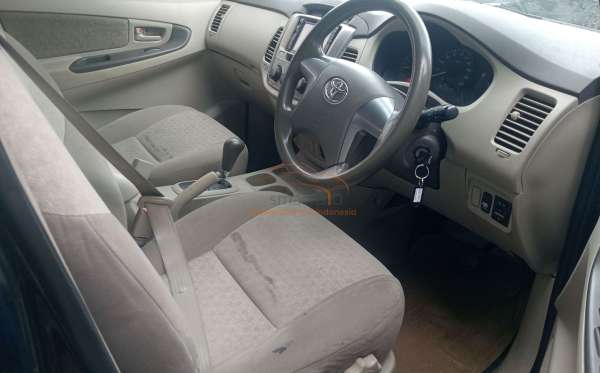 TOYOTA INNOVA G