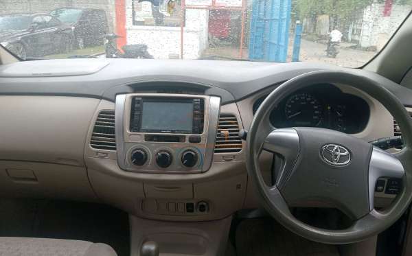 TOYOTA INNOVA G