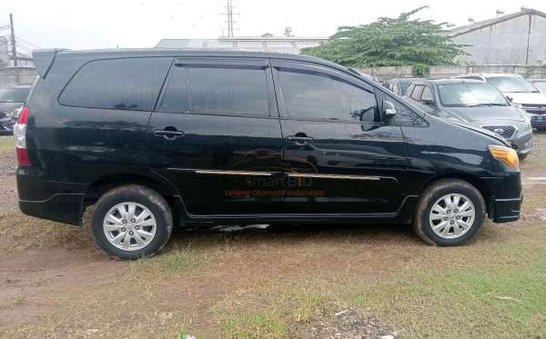 TOYOTA INNOVA G