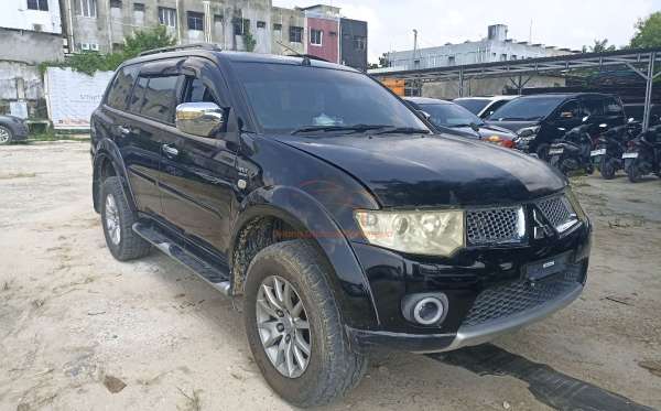 MITSUBISHI PAJERO SPORT 2.5 D EXCEED (4X4)