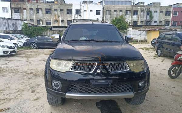 MITSUBISHI PAJERO SPORT 2.5 D EXCEED (4X4)