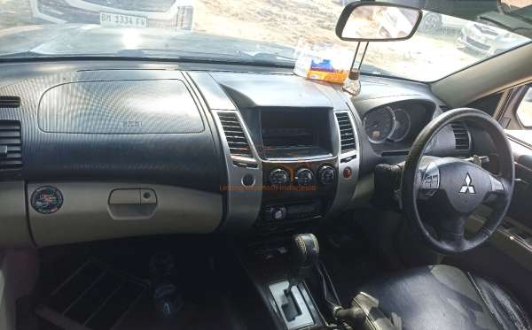 MITSUBISHI PAJERO SPORT 2.5 D EXCEED (4X4)