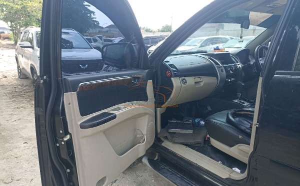 MITSUBISHI PAJERO SPORT 2.5 D EXCEED (4X4)