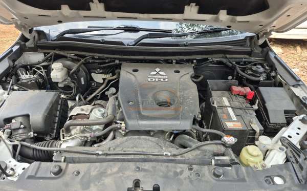 MITSUBISHI PAJERO SPORT DAKAR