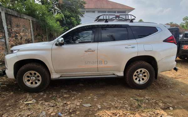 MITSUBISHI PAJERO SPORT DAKAR