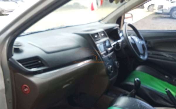 TOYOTA AVANZA 1.3 E