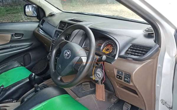 TOYOTA AVANZA 1.3 E