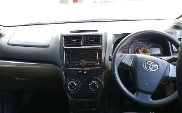 TOYOTA AVANZA 1.3 E