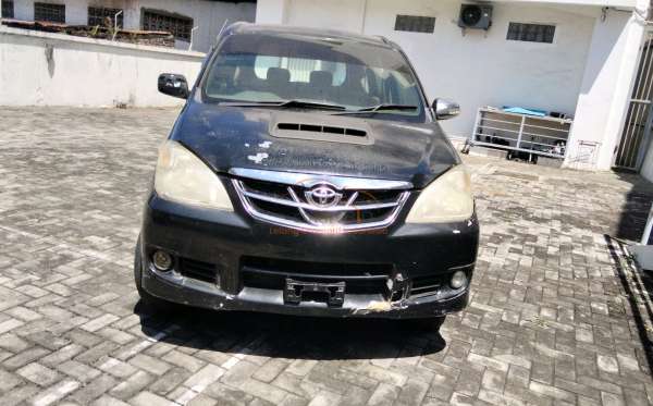 TOYOTA AVANZA