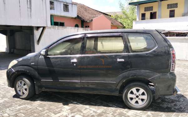 TOYOTA AVANZA
