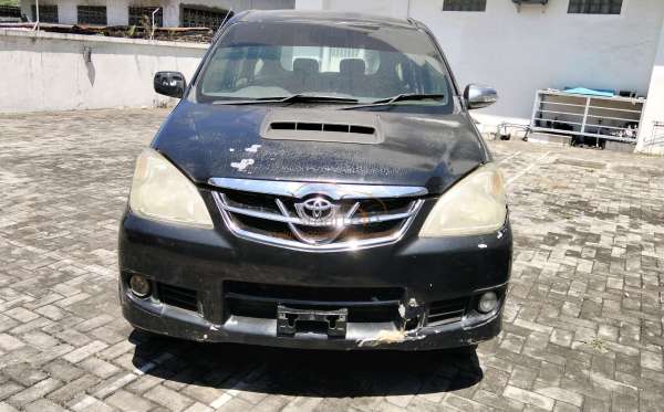 TOYOTA AVANZA