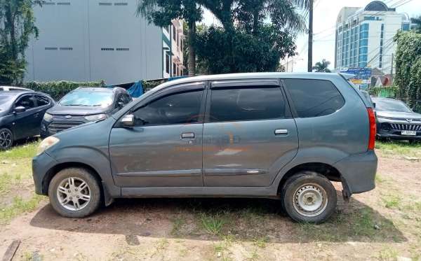 DAIHATSU  XENIA